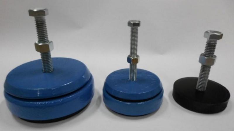 Pé Nivelador Industrial: Como Escolher o Ideal para Sua Aplicação